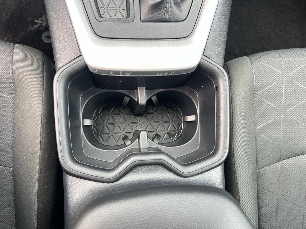 Used 2025 Toyota RAV4 XLE FWD image 31