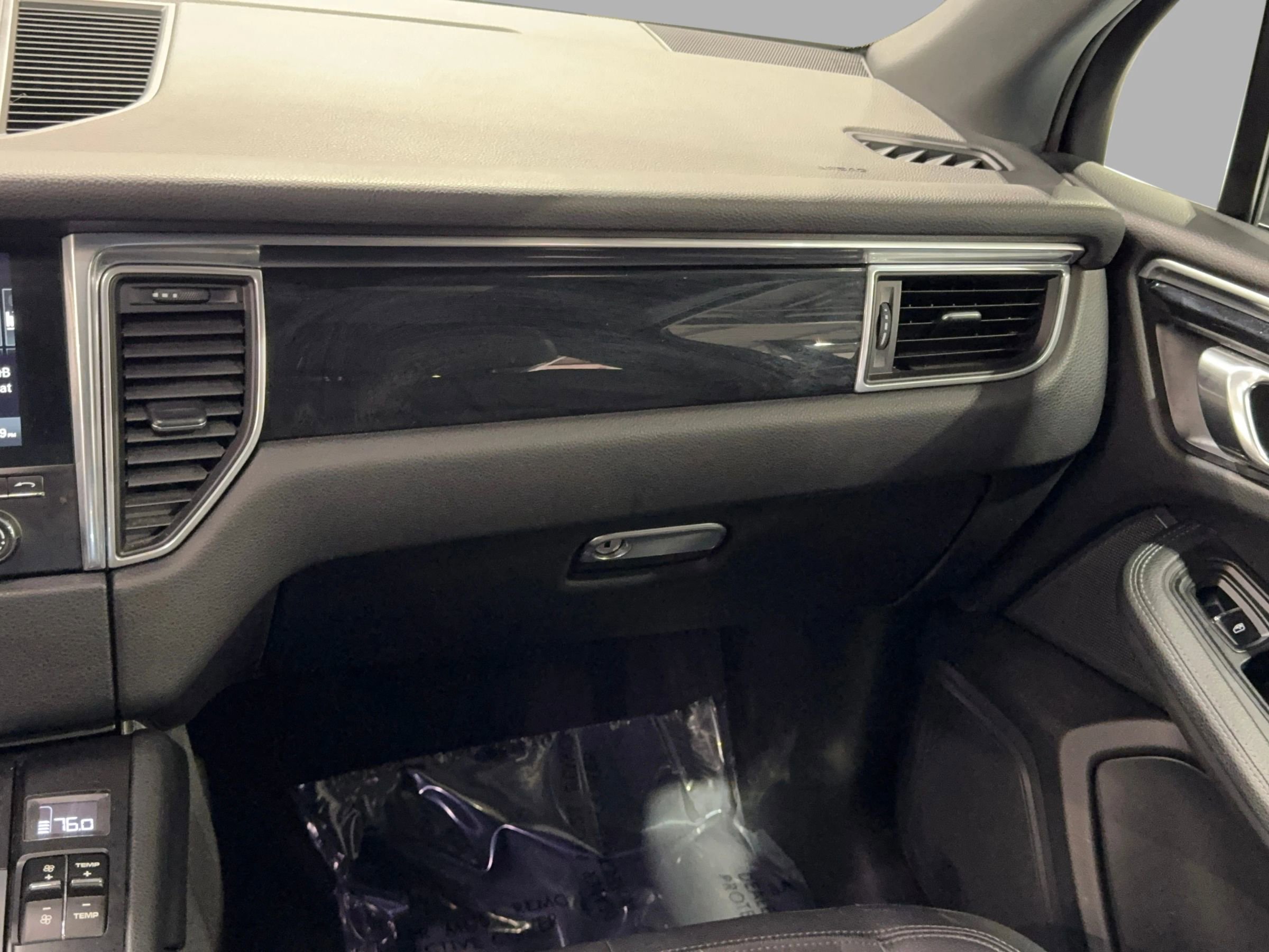 Used 2017 Porsche Macan image 25