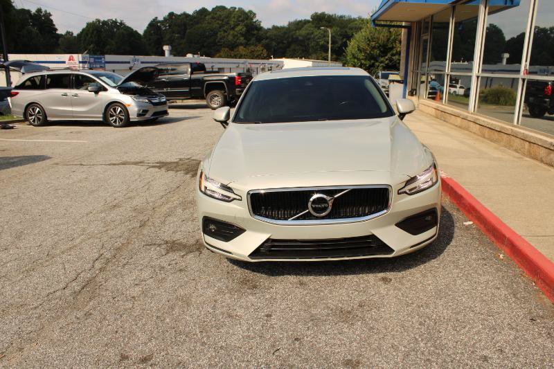 Used 2021 Volvo S60 T5 Momentum w/ Premium Package FWD image 2