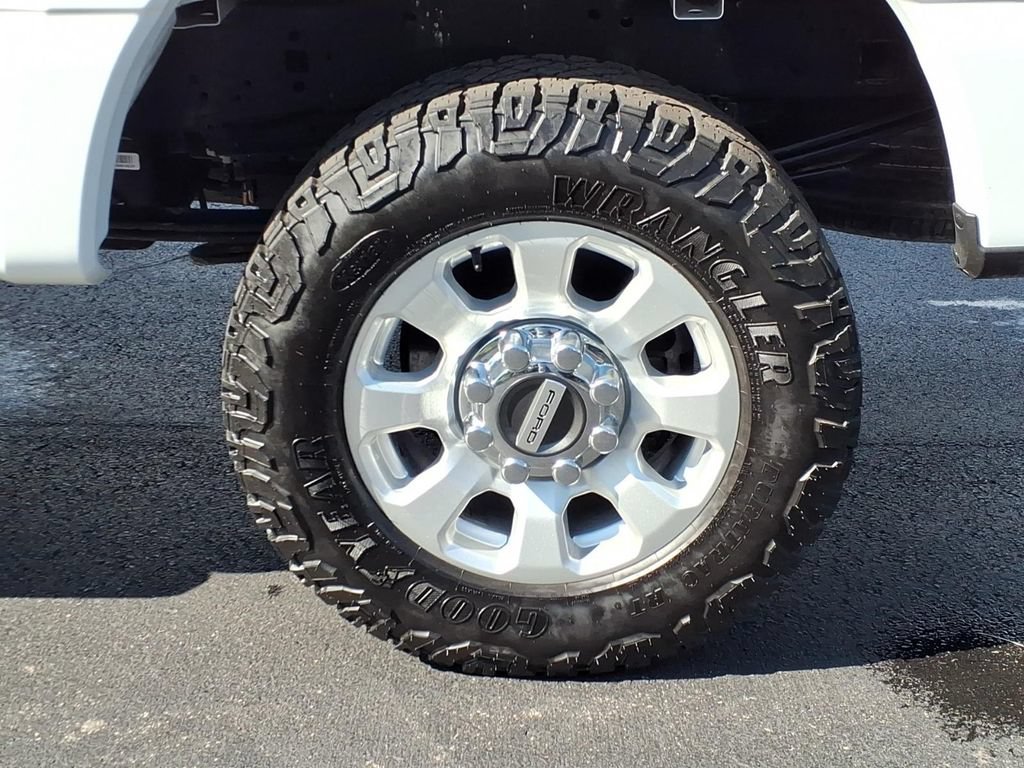 Used 2024 Ford F250 XLT AWD/4WD image 7