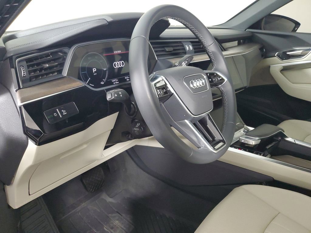 Used 2024 Audi Q8 e-tron Premium Plus image 23