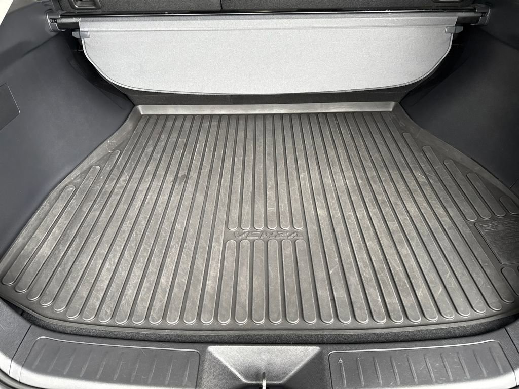 Used 2023 Toyota Venza LE image 13