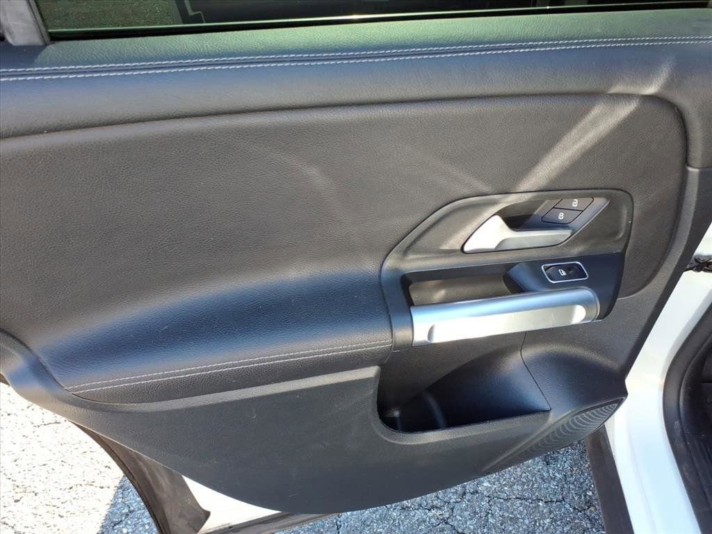 Used 2022 Mercedes-Benz GLB 250 GLB 250 image 20