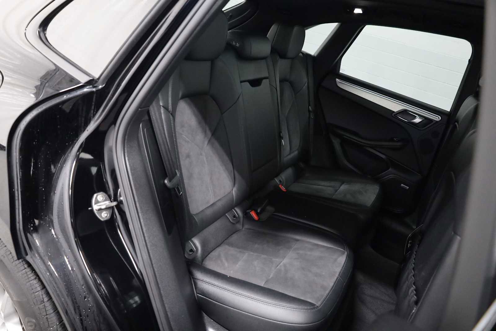 Used 2018 Porsche Macan image 37