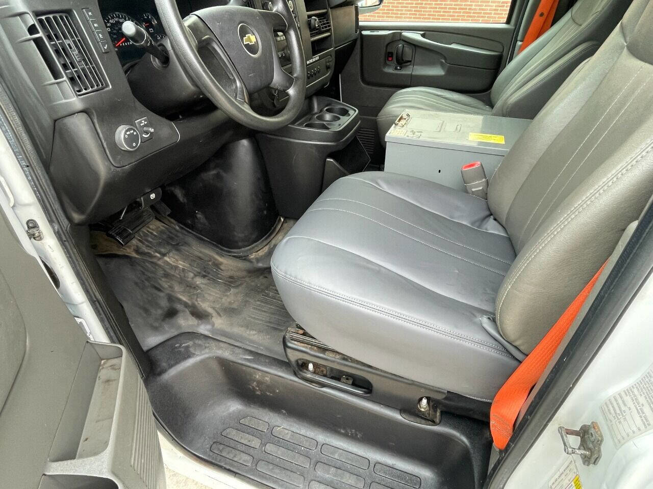 Used 2015 Chevrolet Express 2500 image 12