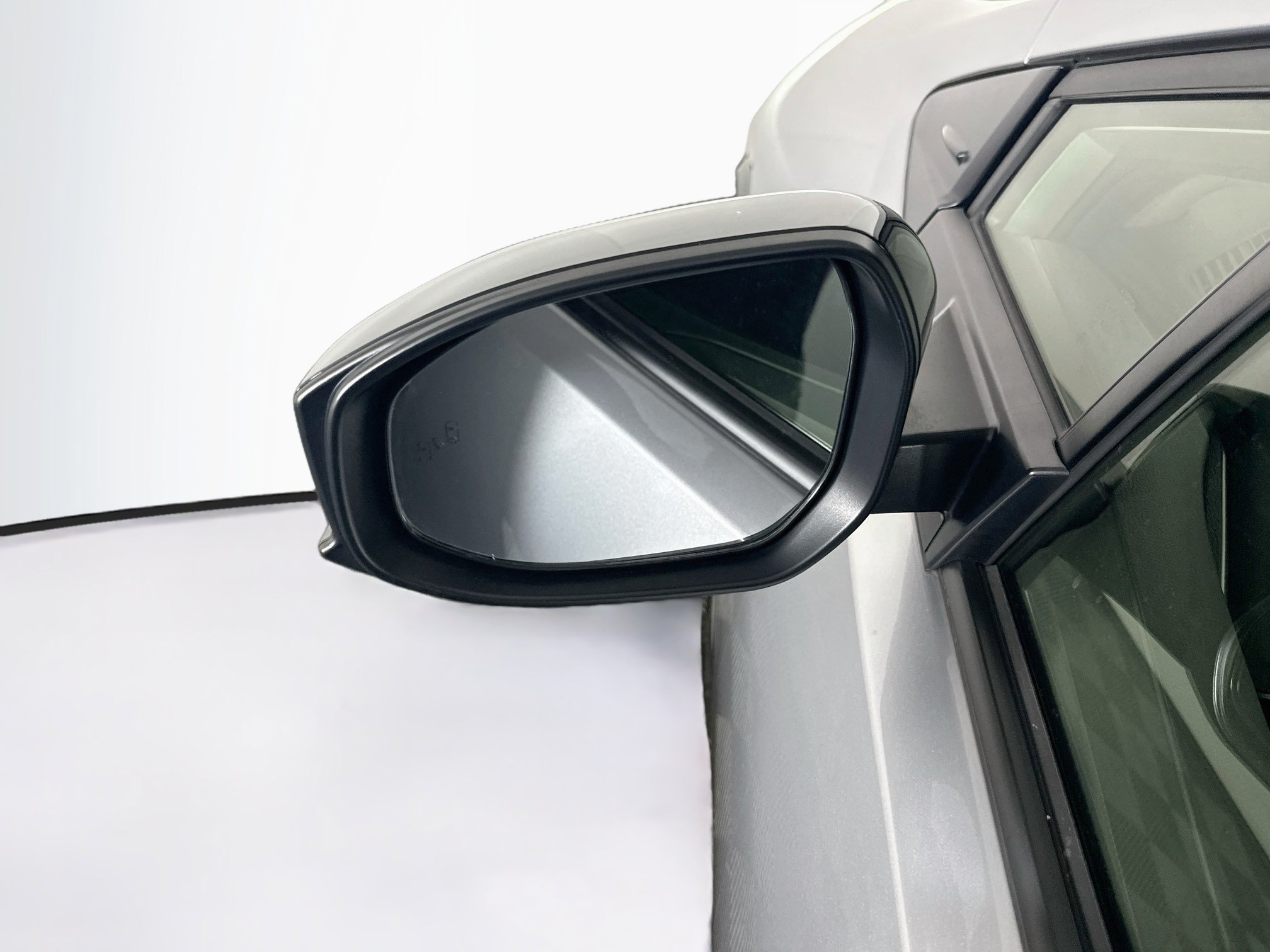 Used 2025 Toyota Prius LE FWD image 12