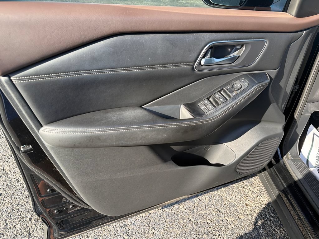Used 2021 Nissan Rogue SV w/ Premium Package FWD image 10