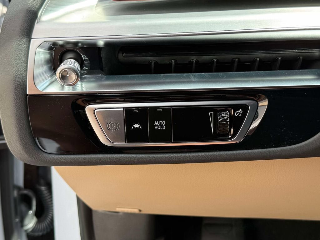 New 2026 Cadillac Lyriq Signature Sport w/ LPO, ONYX Package AWD/4WD image 17