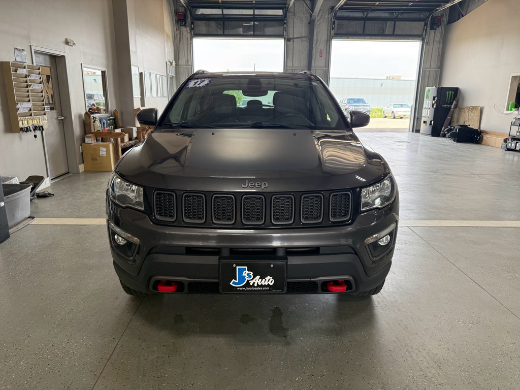 Used 2017 Jeep Compass Trailhawk w/ Leather Interior Group AWD/4WD image 3
