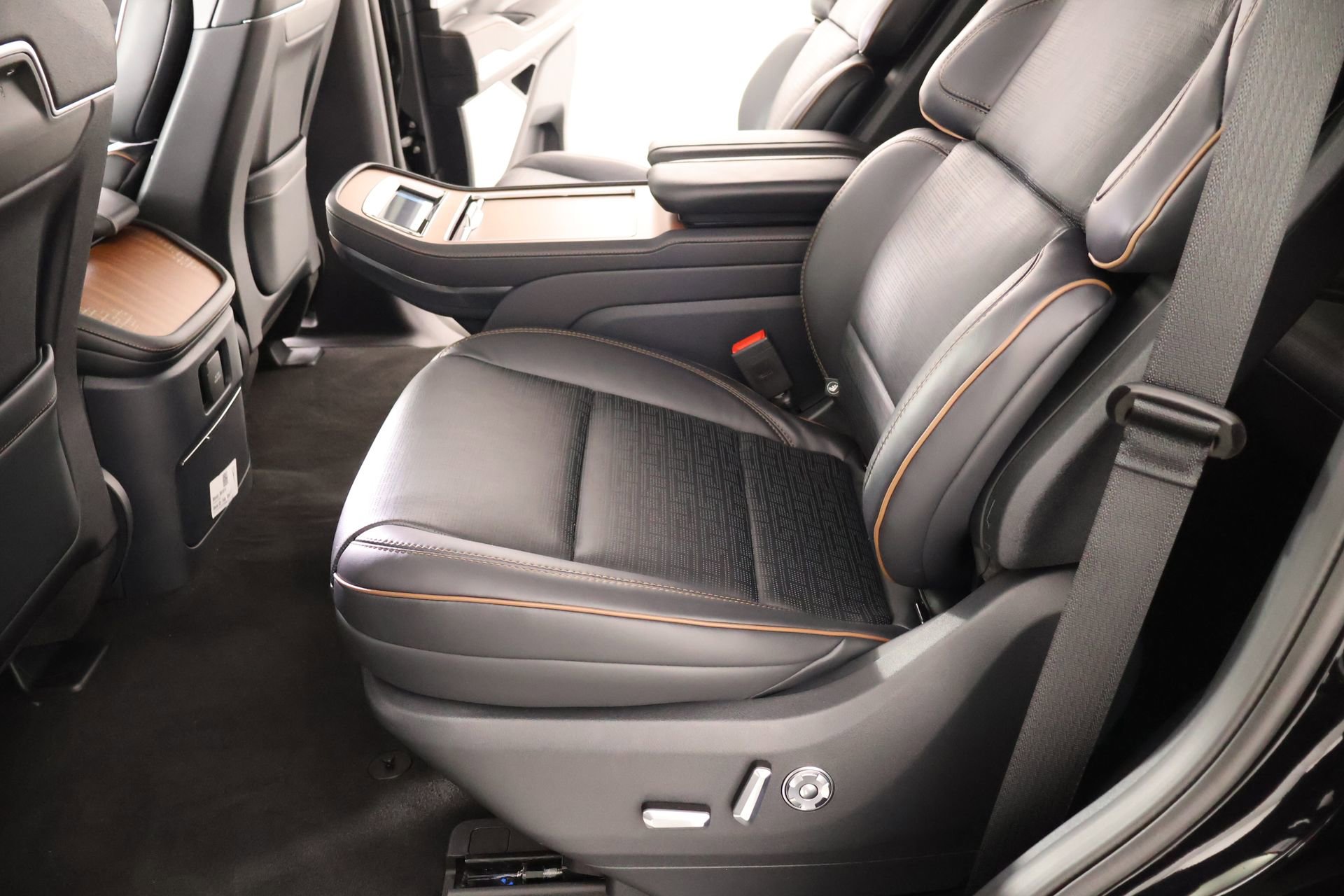 New 2026 Lincoln Navigator Black Label image 13