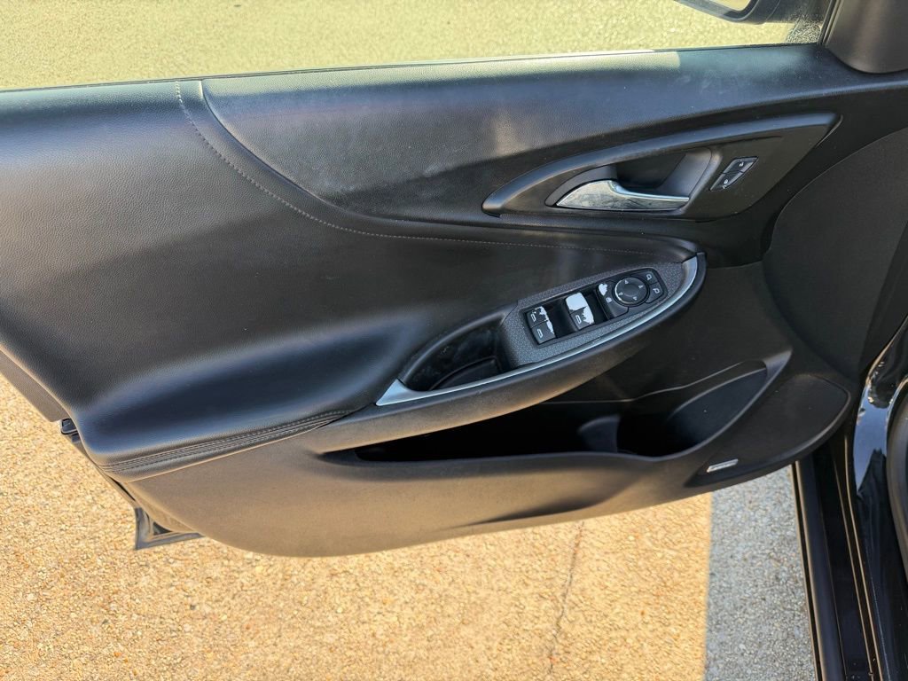 Used 2016 Chevrolet Malibu LT w/ Leather Package image 12