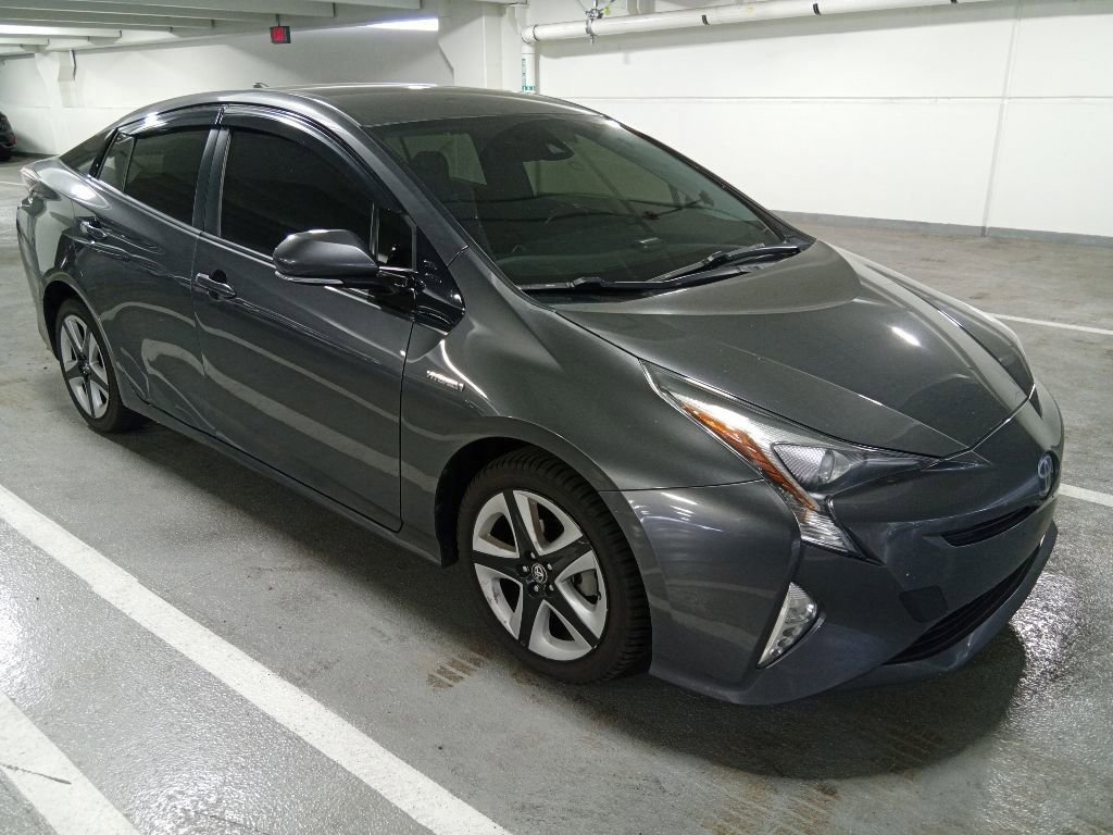 Used 2016 Toyota Prius Three Touring FWD image 3