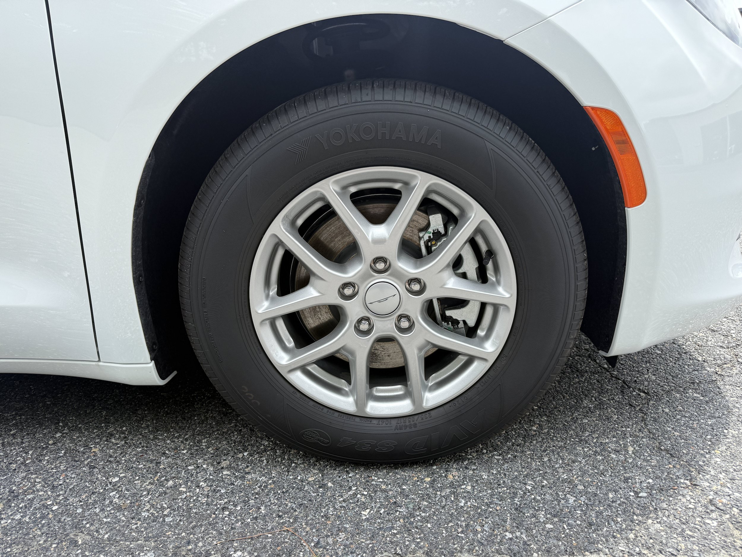 New 2027 Chrysler Pacifica LX FWD image 10