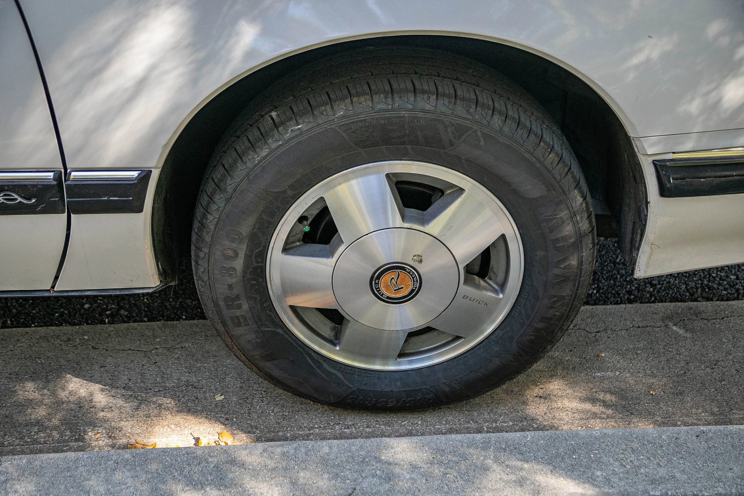 Used 1990 Buick Reatta Convertible FWD image 13