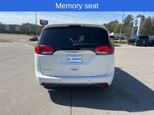 Used 2020 Chrysler Pacifica Touring-L w/ Tire & Wheel Group image 8