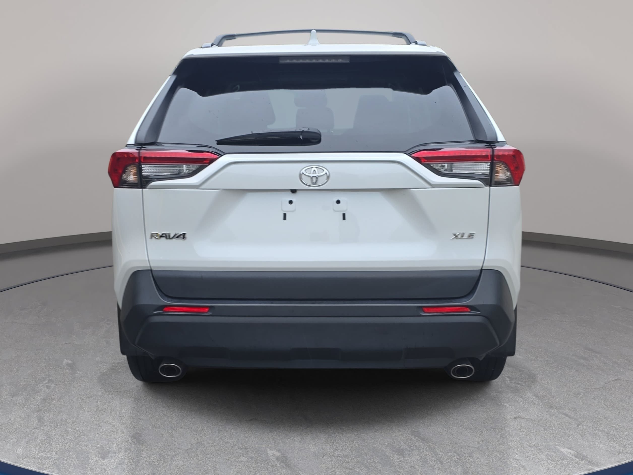 Used 2024 Toyota RAV4 XLE Premium FWD image 6