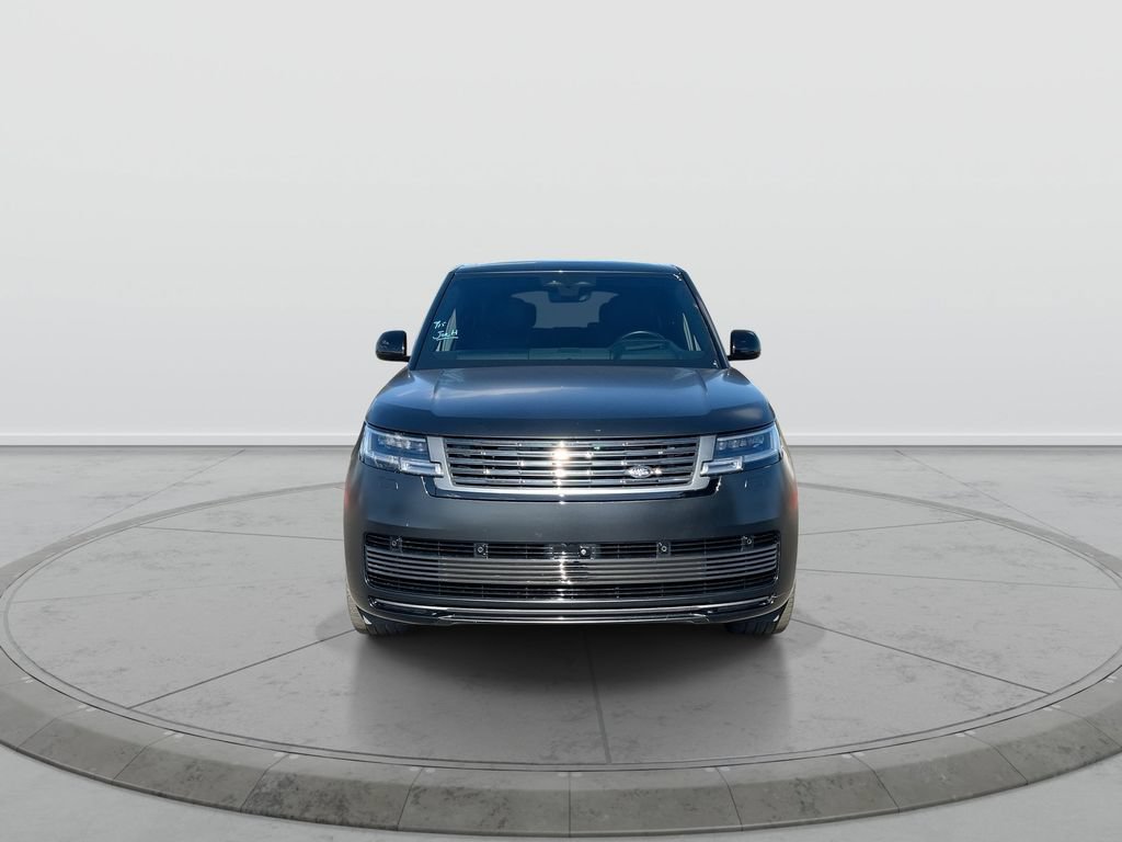 Used 2024 Land Rover Range Rover SV AWD/4WD image 3