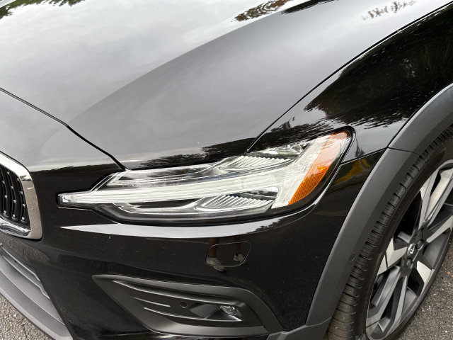 Used 2024 Volvo V60 B5 Cross Country Ultimate w/ Protection Package Premier AWD/4WD image 7