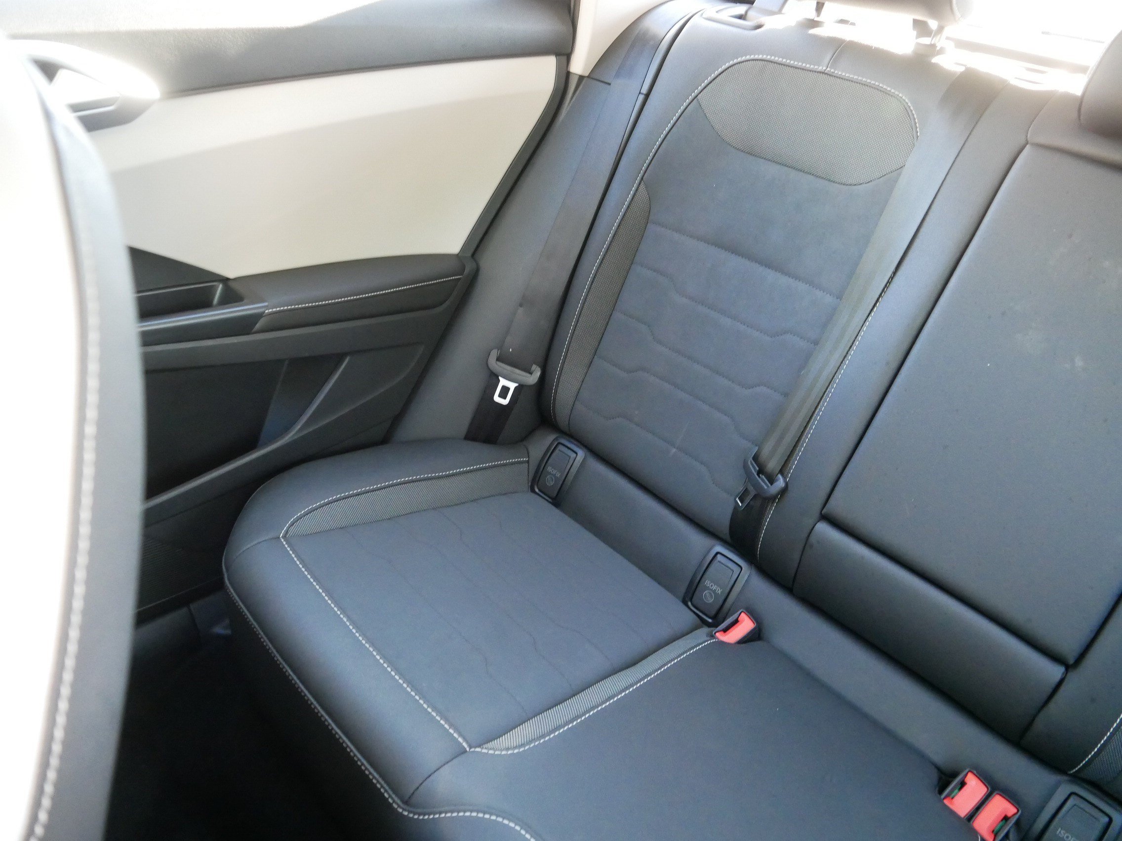 Used 2025 Volkswagen Taos SE w/ Panoramic Sunroof Package AWD/4WD image 12