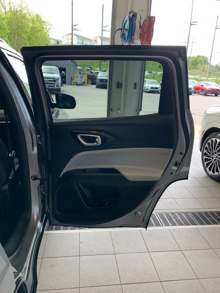 Used 2023 Jeep Compass Limited AWD/4WD image 17