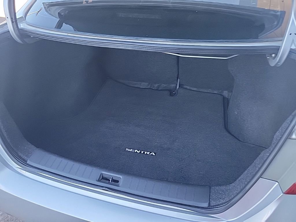 Used 2015 Nissan Sentra SV FWD image 14