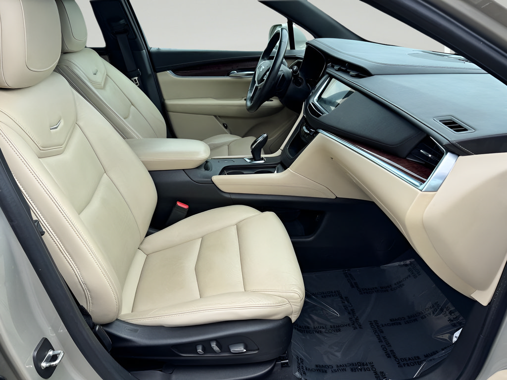 Used 2017 Cadillac XT5 Luxury FWD image 31