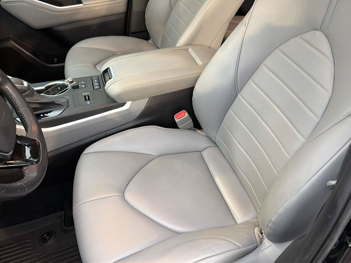 Certified 2021 Toyota Highlander XLE AWD/4WD image 30