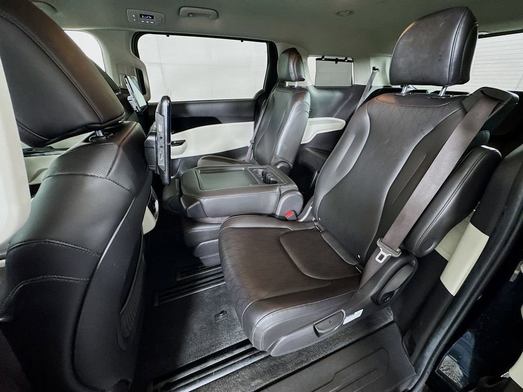 Used 2022 Kia Carnival SX image 24