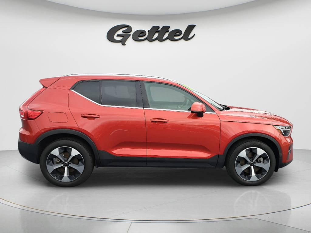 Used 2023 Volvo XC40 B5 Plus w/ Driver Assist Package image 3