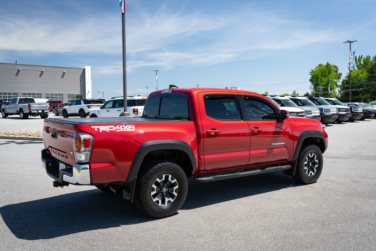 Used 2021 Toyota Tacoma TRD Off-Road AWD/4WD image 10