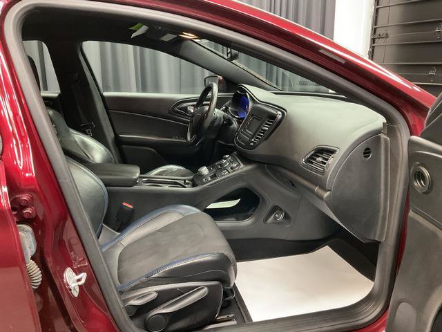 Used 2015 Chrysler 200 S w/ Comfort Group FWD image 10