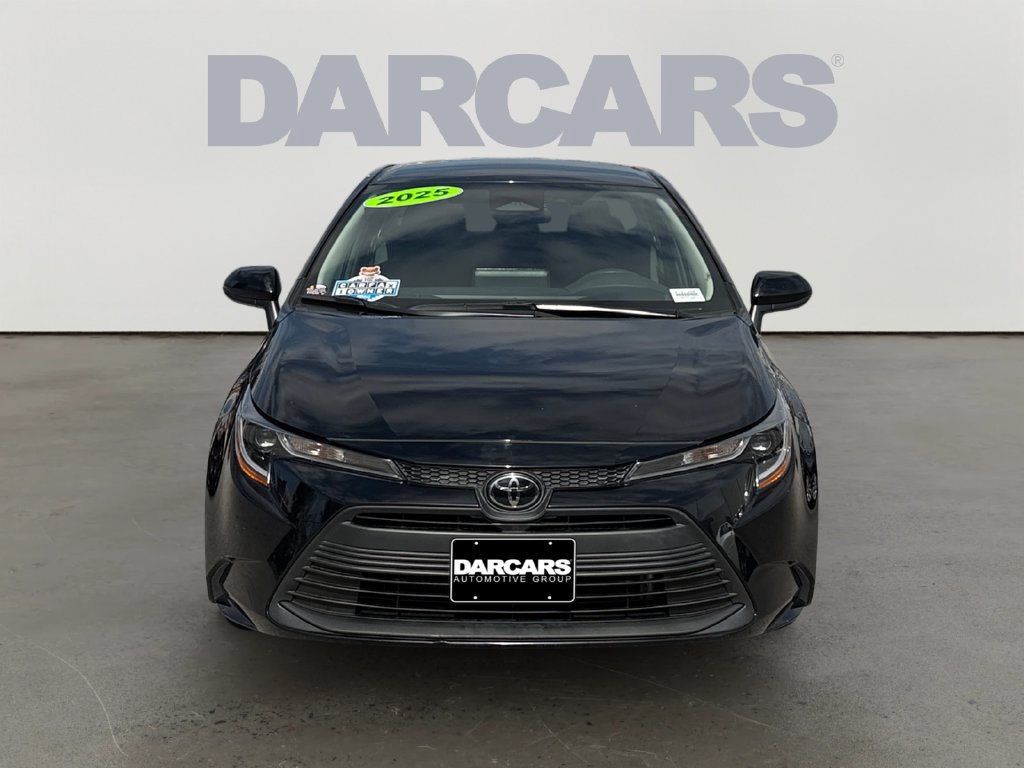 Used 2025 Toyota Corolla LE FWD image 2
