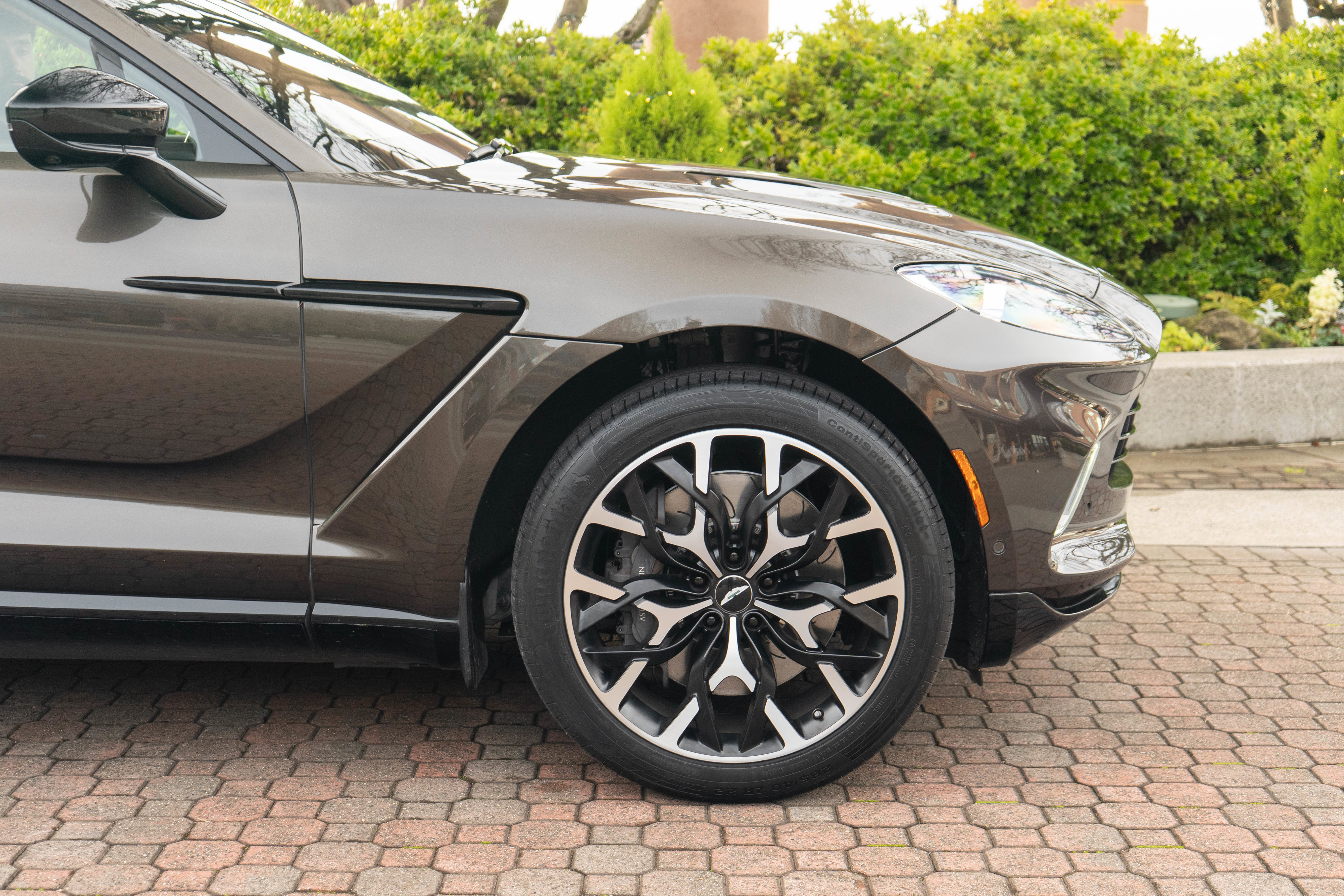 Used 2021 Aston Martin DBX image 4