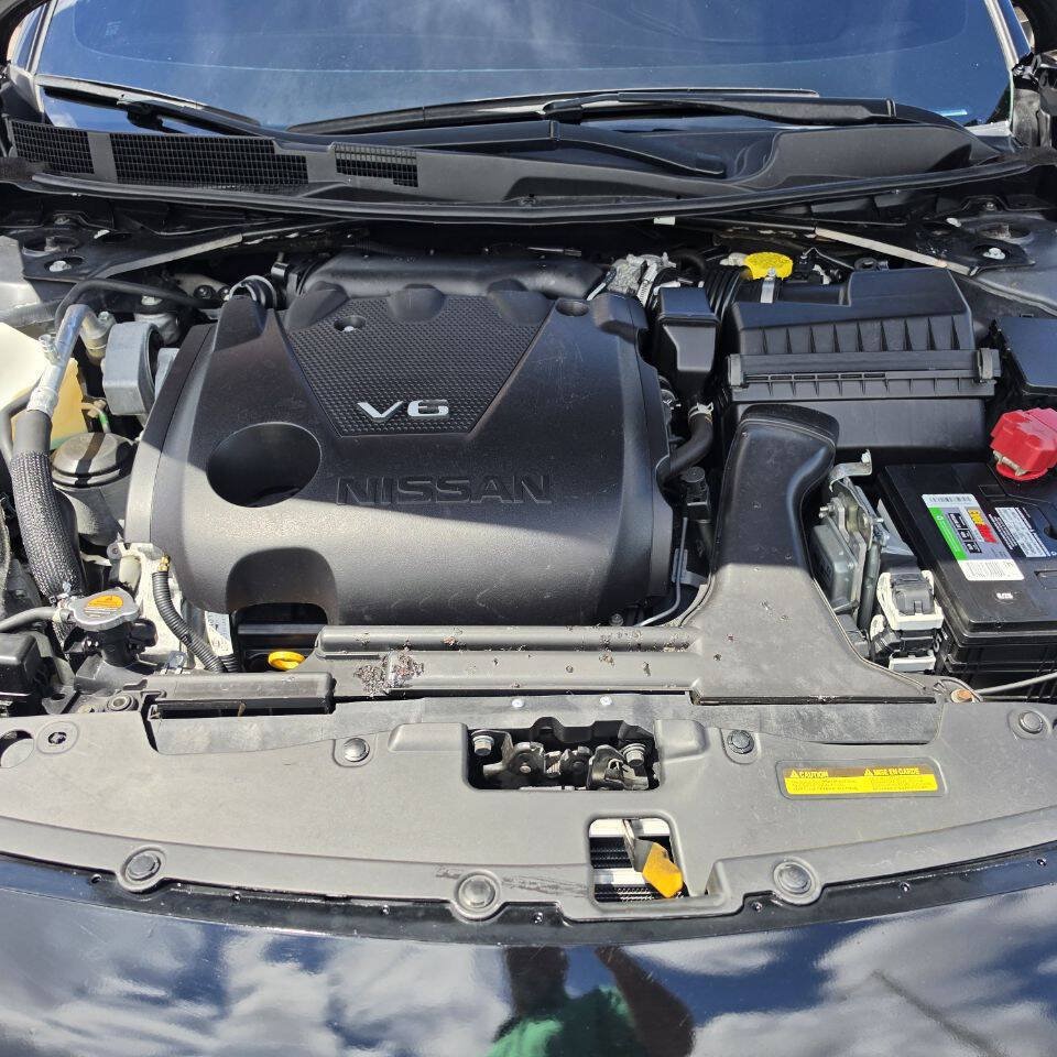 Used 2023 Nissan Maxima SR w/ Sport Mat Group FWD image 14