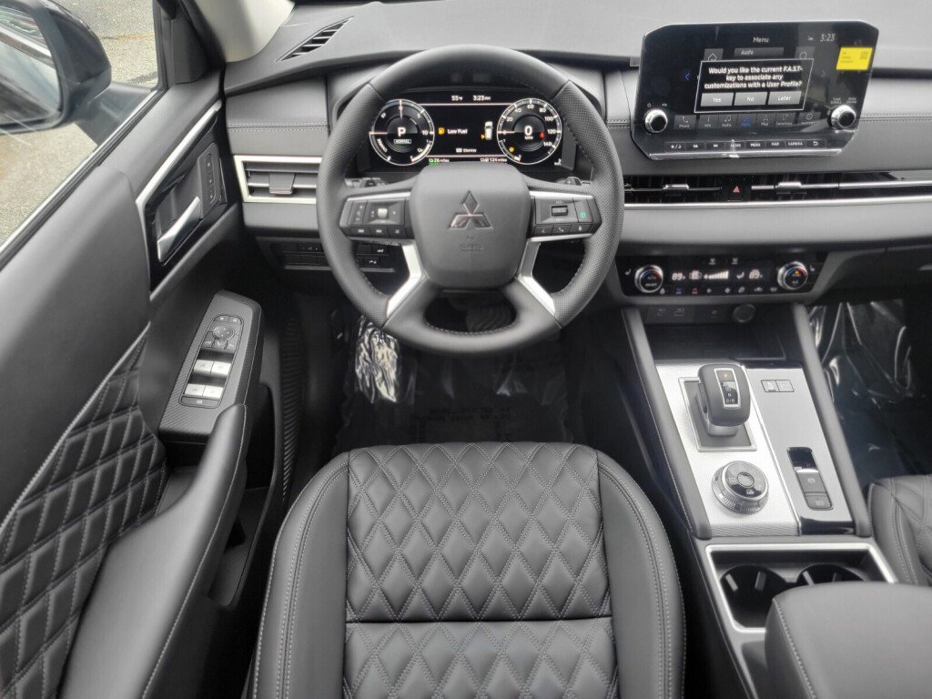 New 2025 Mitsubishi Outlander SEL image 13