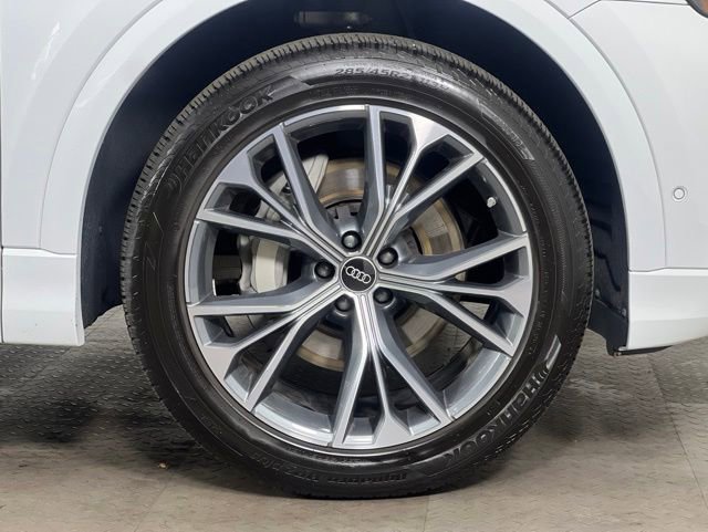 Certified 2025 Audi Q8 Premium Plus w/ Premium Plus Package AWD/4WD image 11