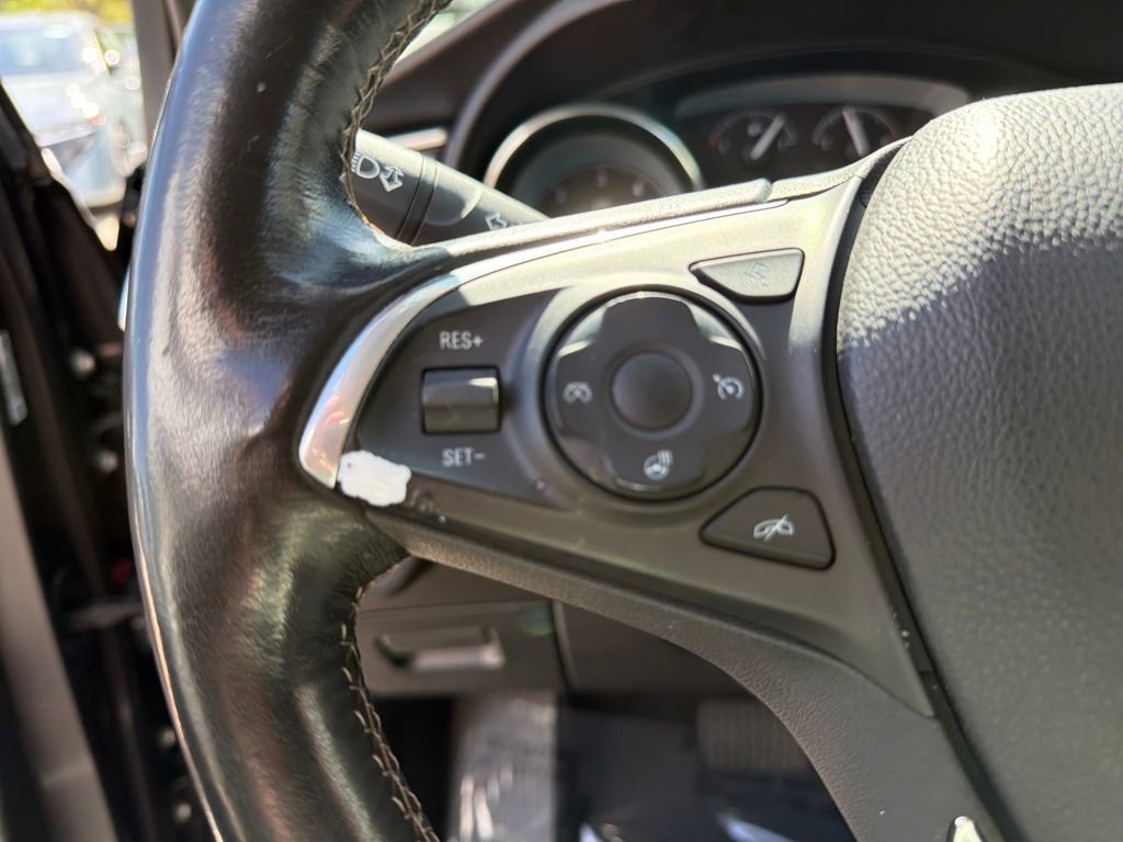 Used 2017 Buick Envision Essence FWD image 19