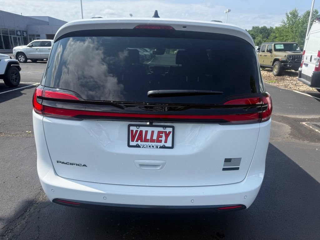 New 2027 Chrysler Pacifica Select FWD image 5