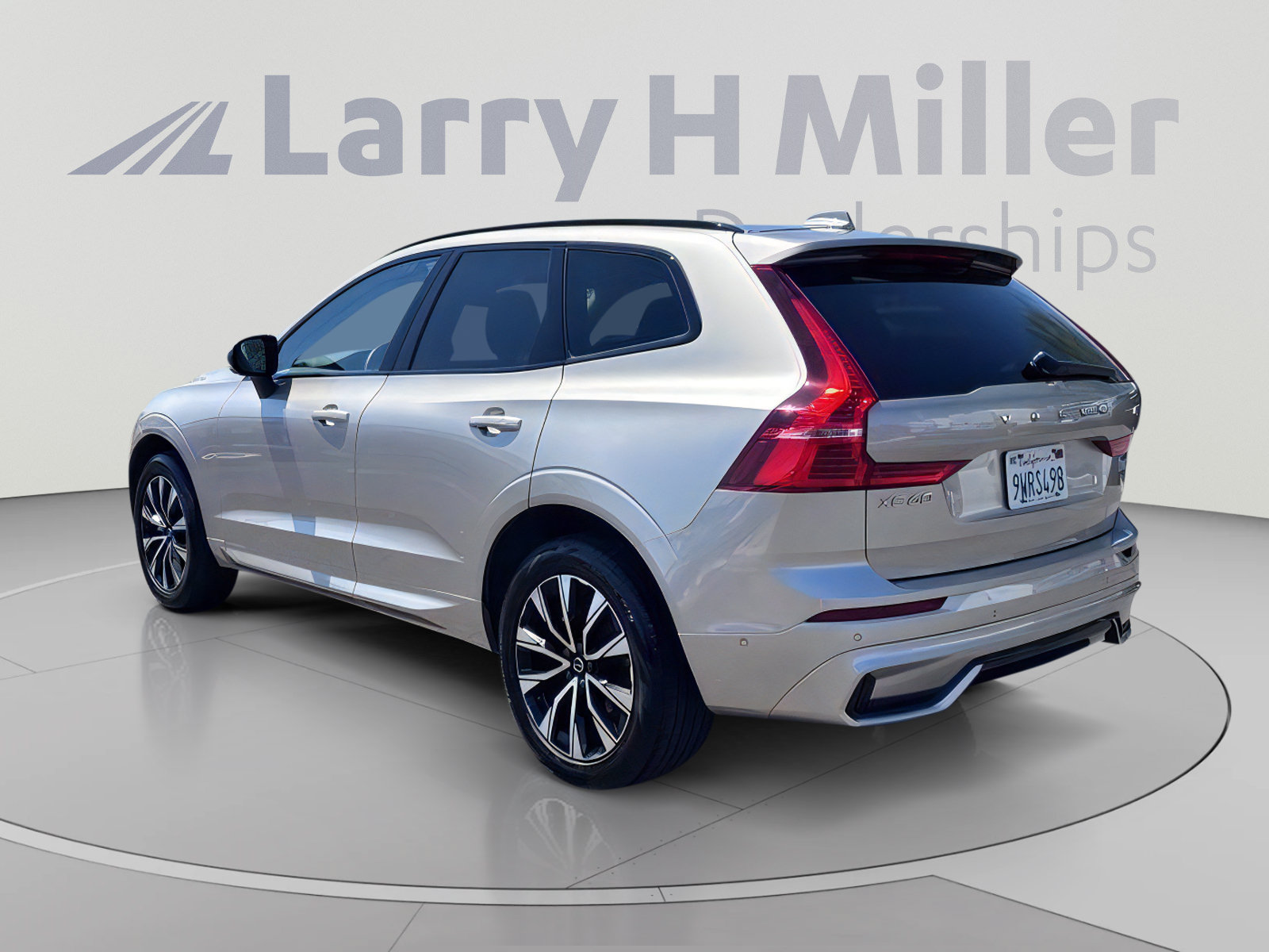 Used 2025 Volvo XC60 B5 Plus AWD/4WD image 3