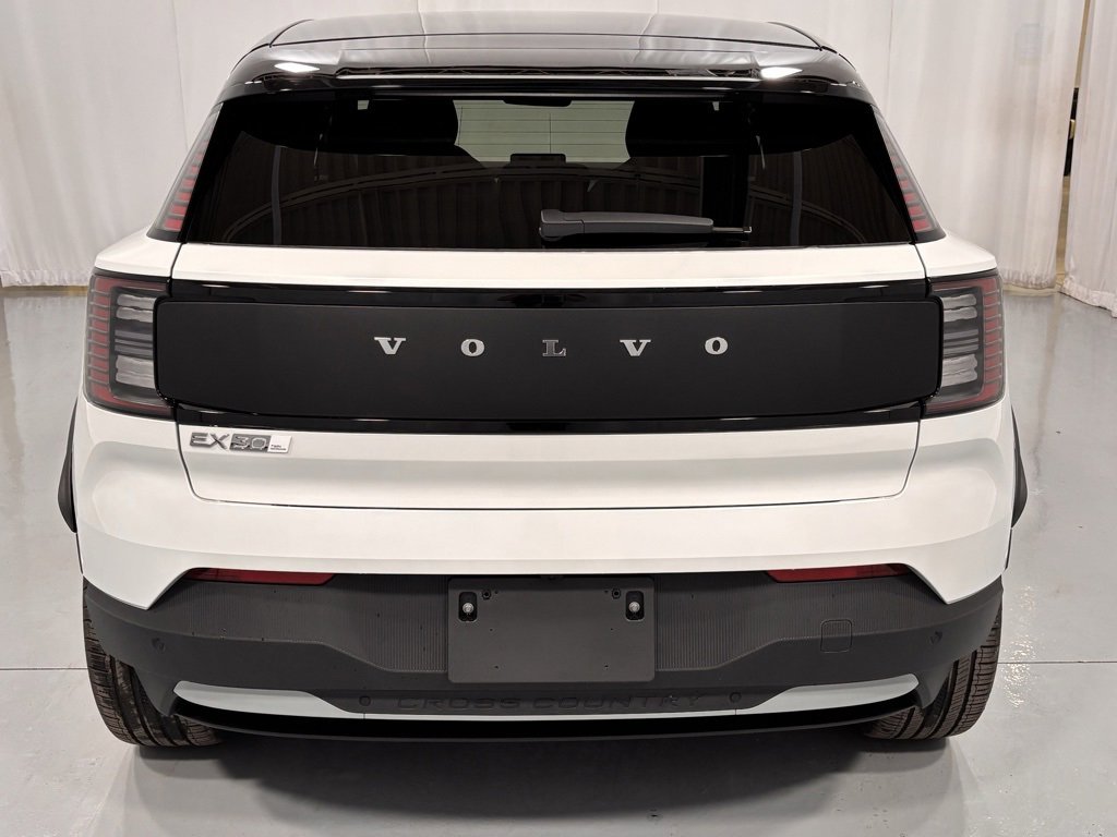 New 2026 Volvo EX30 Cross Country Ultra image 7