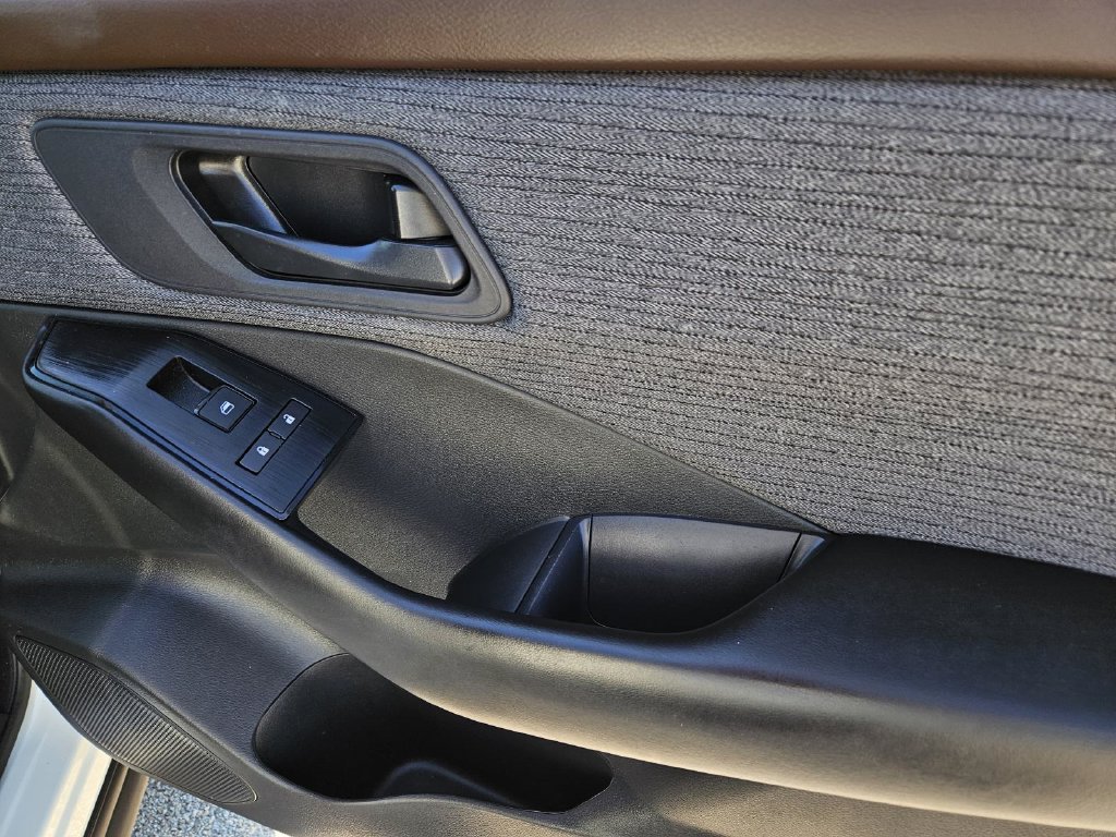 Used 2023 Nissan Rogue S FWD image 7