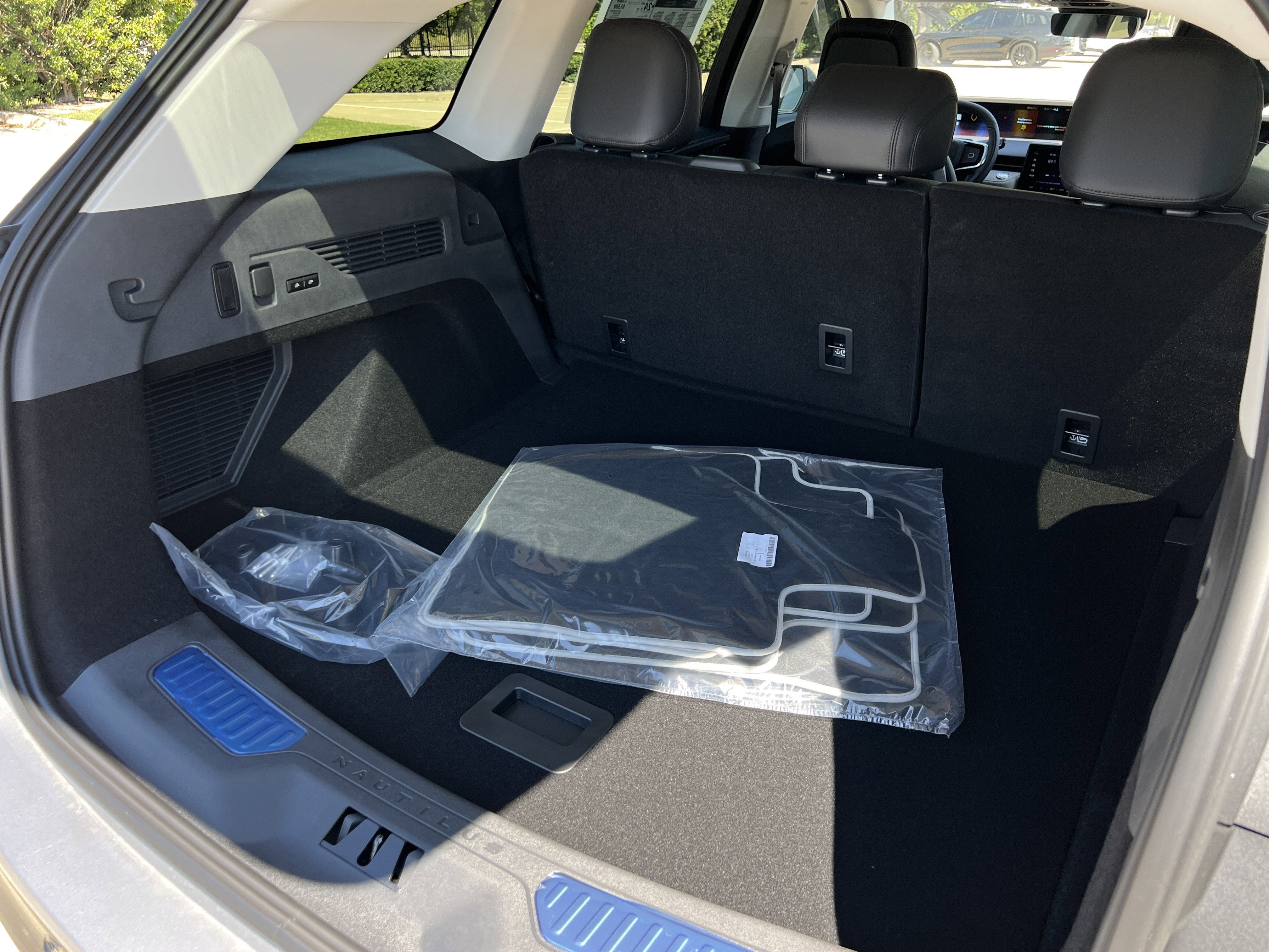 New 2025 Lincoln Nautilus Premier w/ Equipment Group 102A image 34