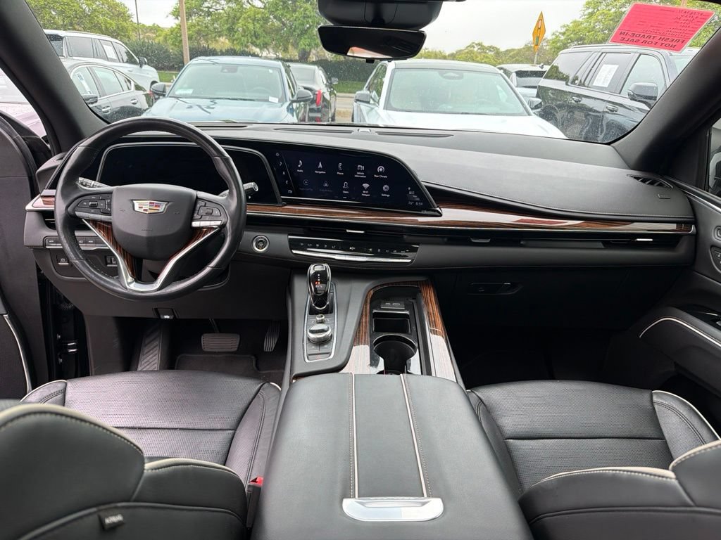 Used 2021 Cadillac Escalade Premium Luxury AWD/4WD image 10