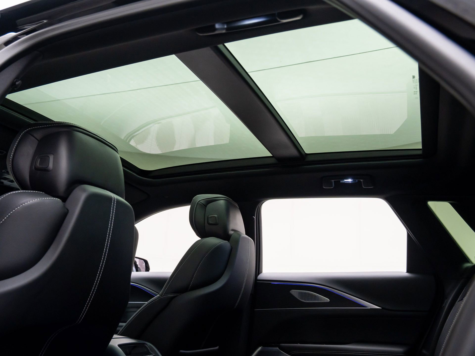 Certified 2025 Cadillac Lyriq Luxury w/ LPO, Floor Liner Package image 21