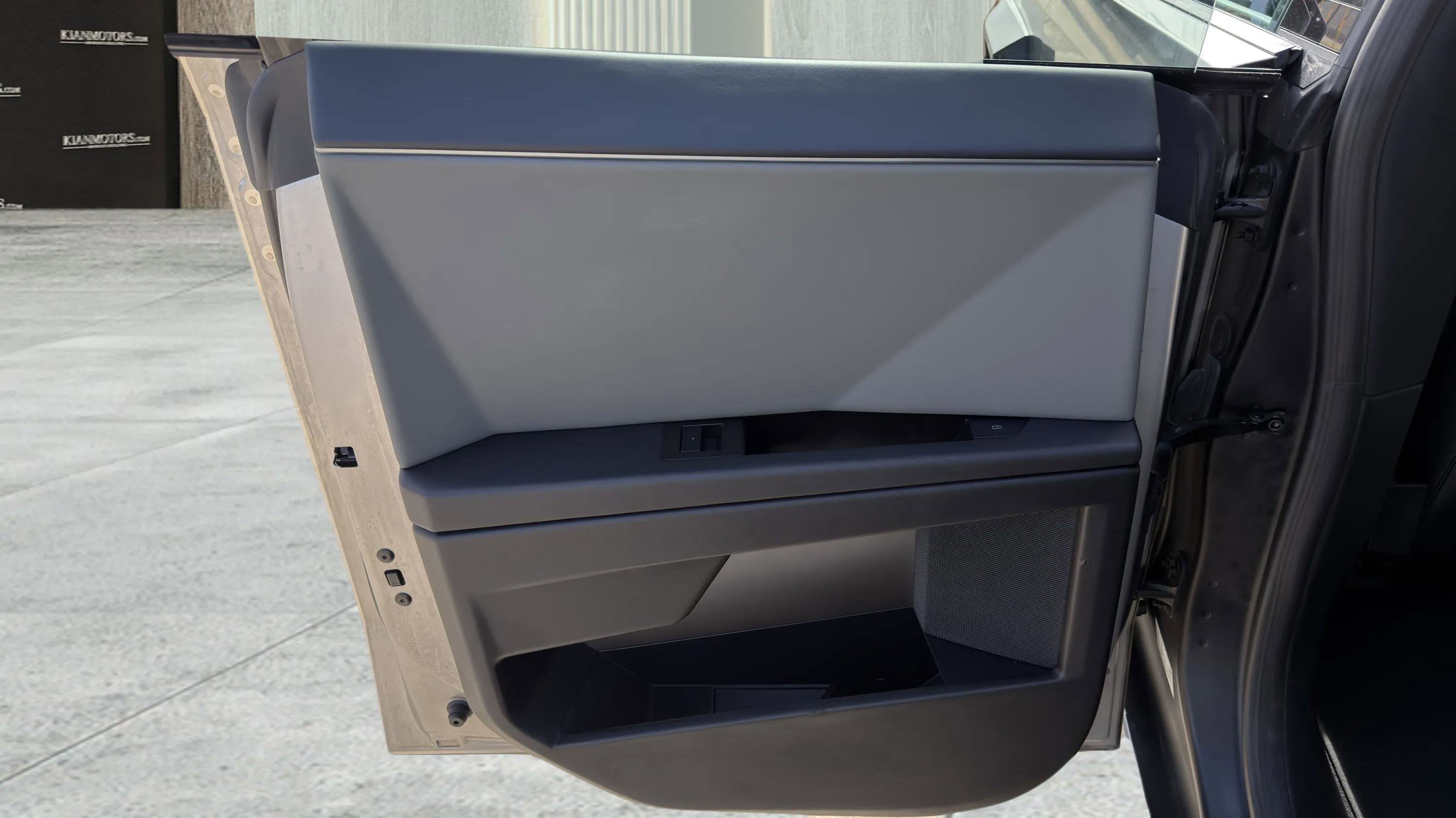 Used 2025 Tesla Cybertruck AWD Crew Cab image 33