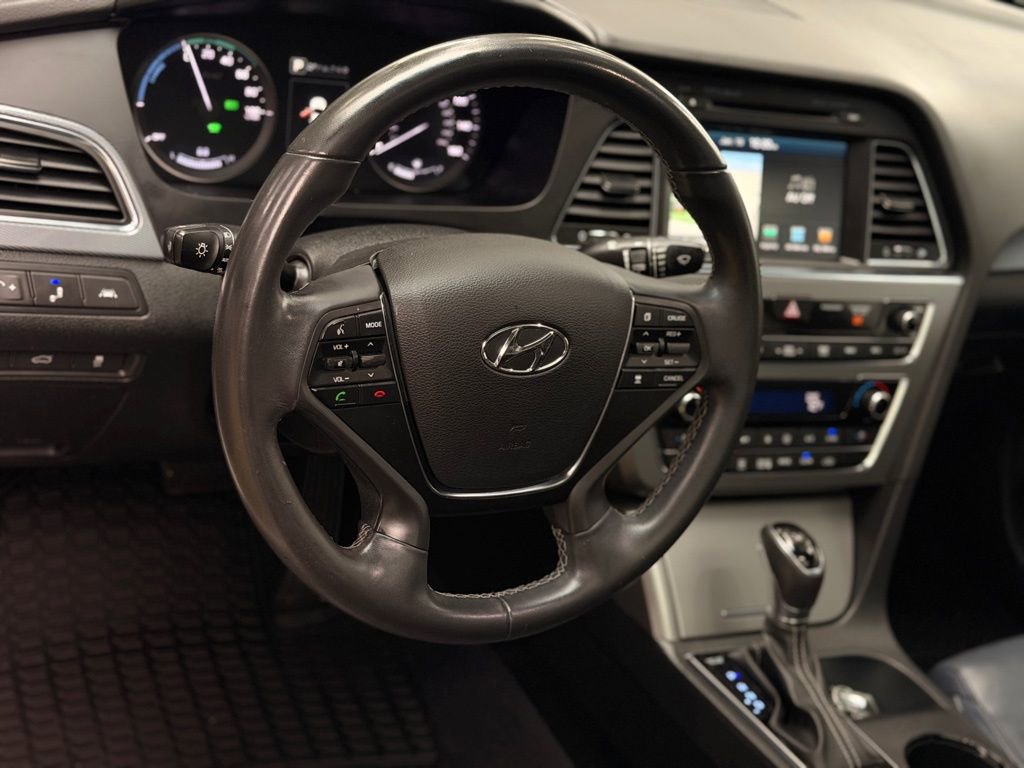 Used 2017 Hyundai Sonata Limited w/ Ultimate Package 02 image 31