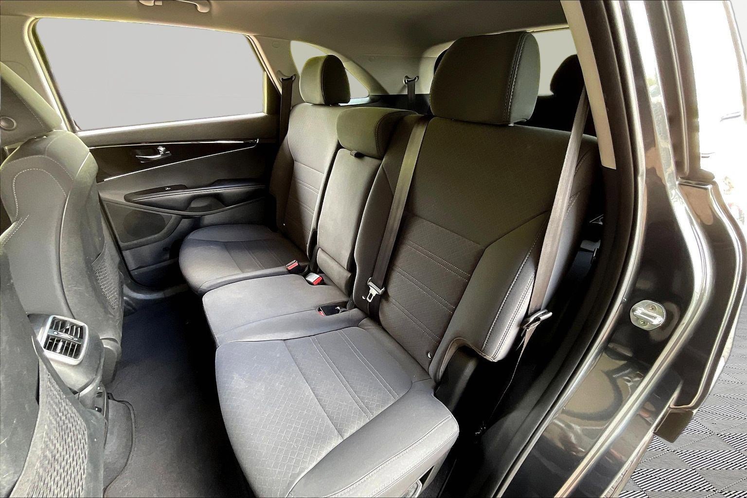 Used 2020 Kia Sorento LX FWD image 22