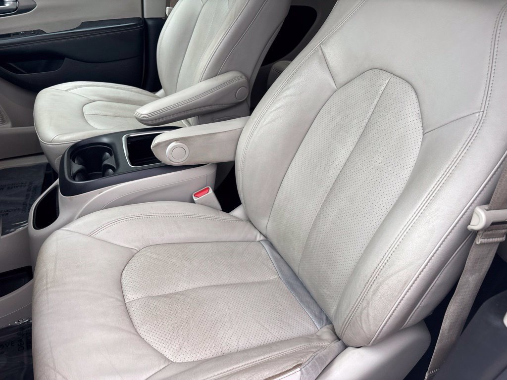 Used 2021 Chrysler Pacifica Touring-L FWD image 22