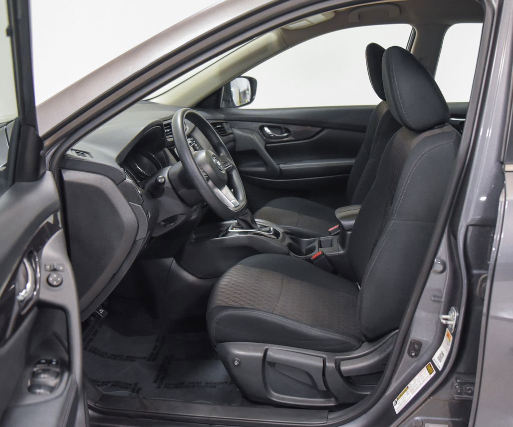 Used 2018 Nissan Rogue S image 2