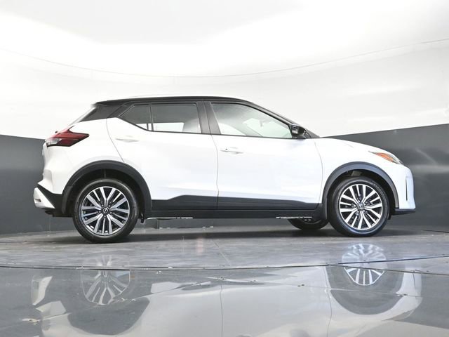 Used 2023 Nissan Kicks SV FWD image 34